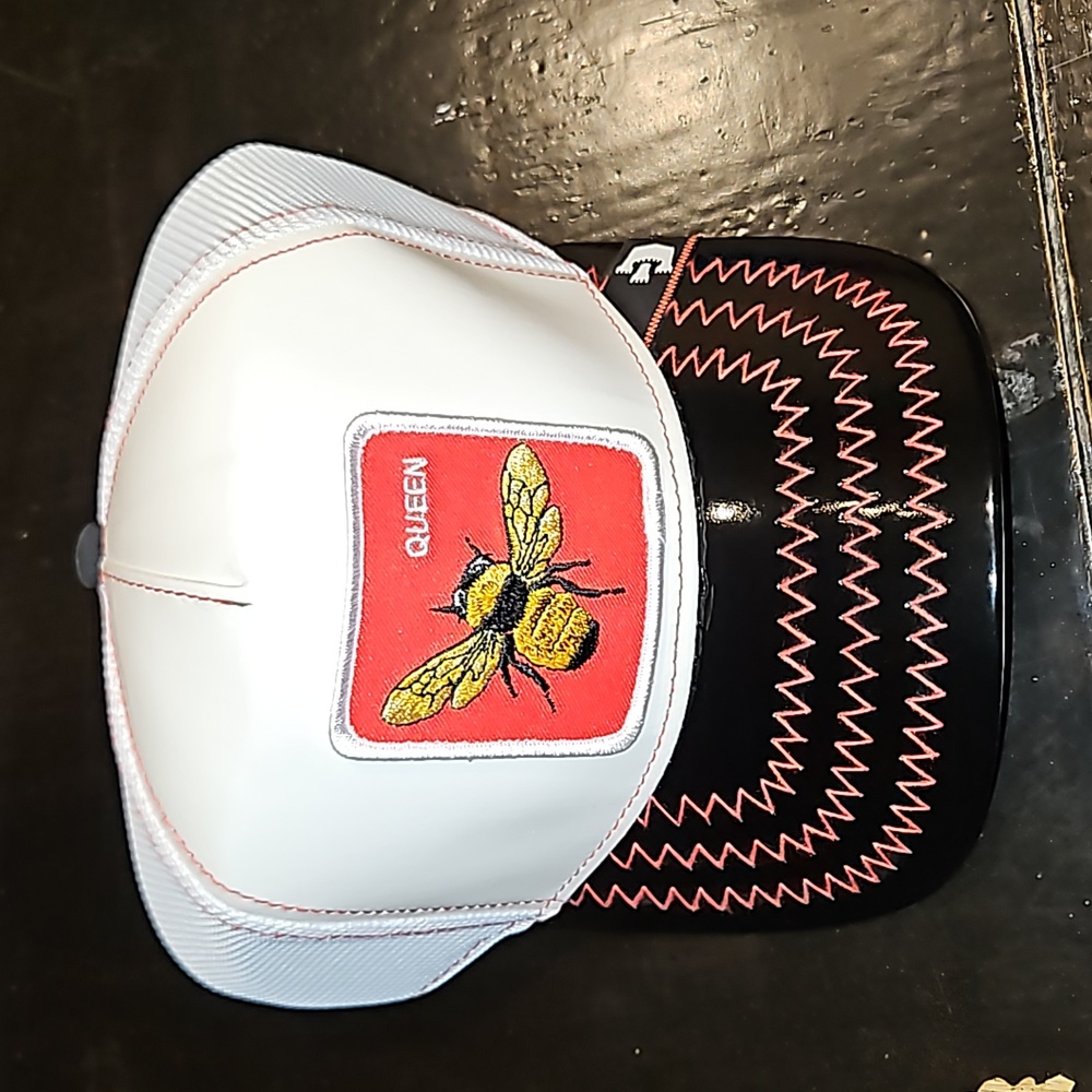 GOORIN BROS "THE RED QUEEN" TRUCKER